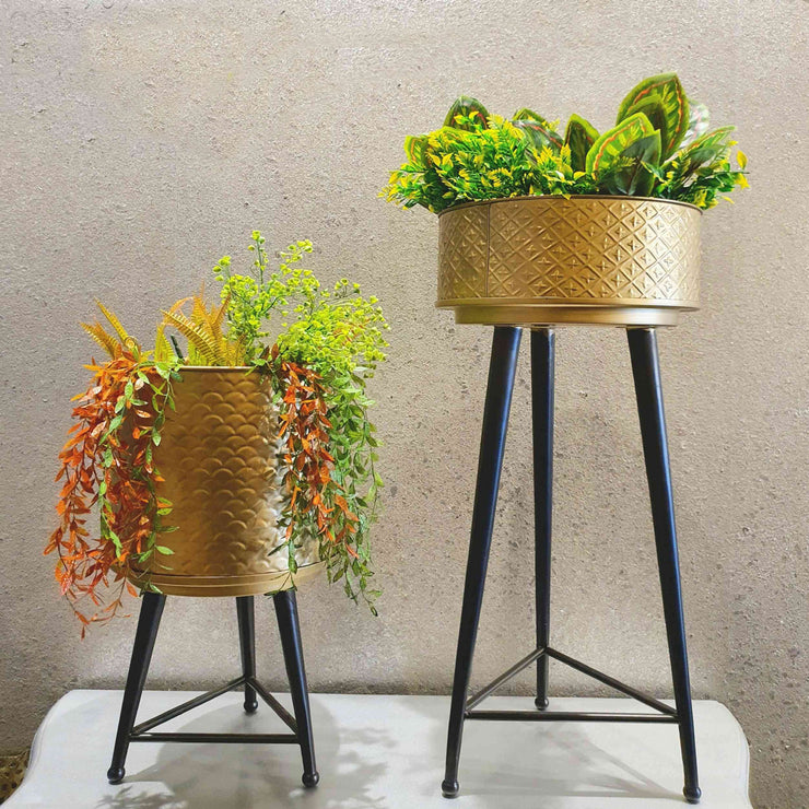 GOLD TONED CYLINDRICAL METAL PLANTER