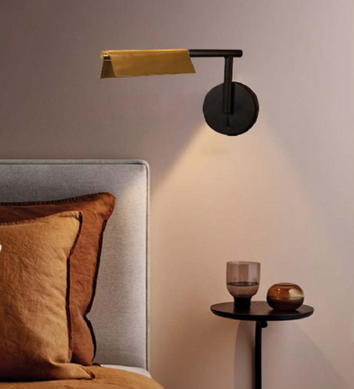 STAGERRING ANTIQUE BRASS AND BLACK WALL LAMP