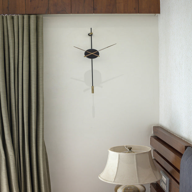 TRADITIONAL VINTAGE STYLE HANGING WALL CLOCK