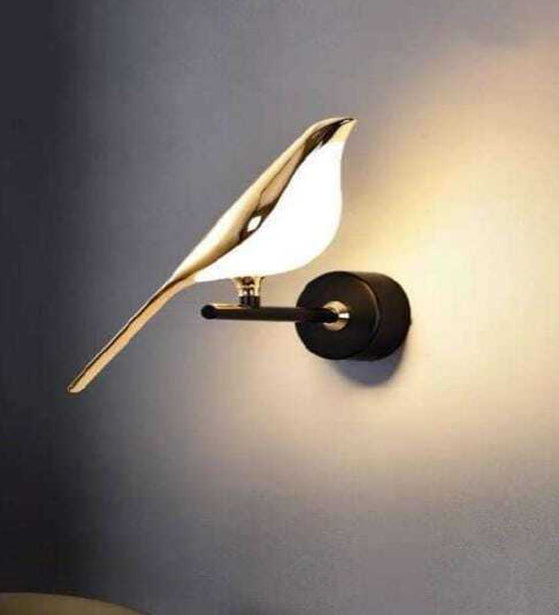 Antique Chirpy Wall Lamp With Golden Finish