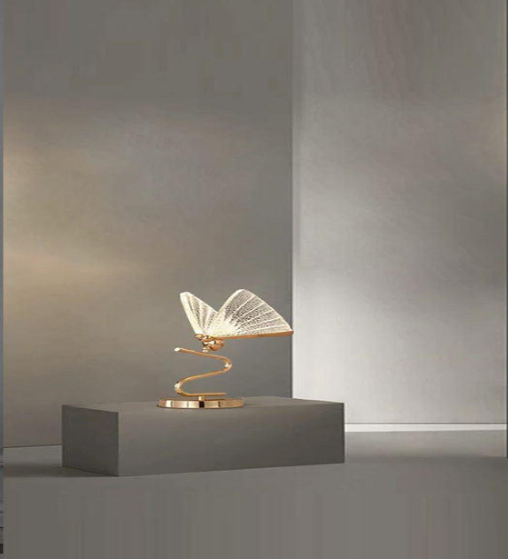COQUETTE ANTIQUE GOLD TABLE LAMP