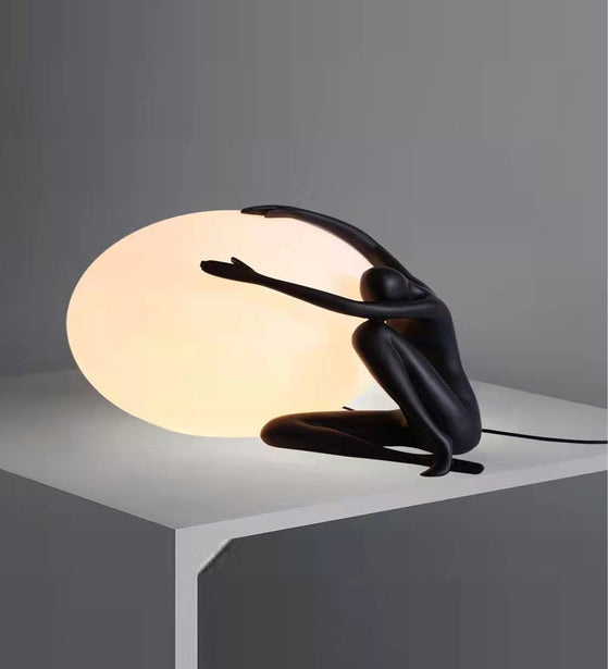 RONDURE WHITE AND BLACK TABLE LAMP