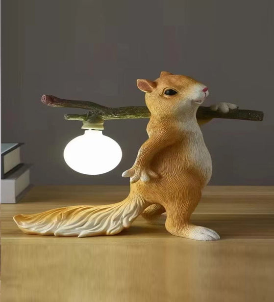 ENDEARING SQUIRREL ANTIQUE TABLE LAMP