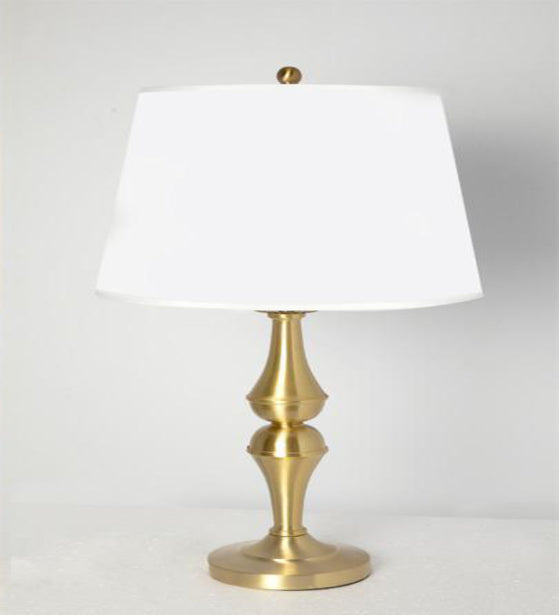 CUSTOMARY ANTIQUE BRASS TABLE LAMP